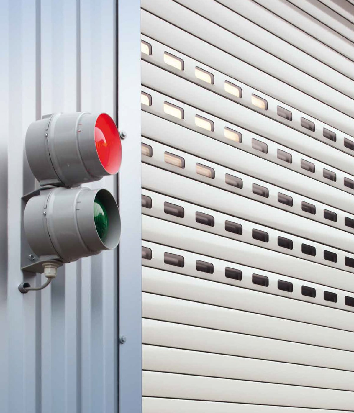 Moderne Tore im Trockenbau: Präzise Installation und passgenaue Integration für funktionale und ästhetische Raumlösungen in privaten und gewerblichen Bereichen. Ihr zuverlässiger Partner im Innenausbau. Nielsen Innenausbau.